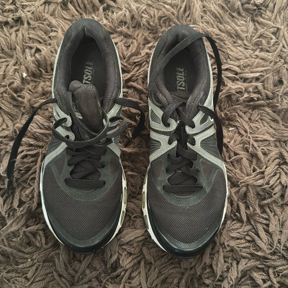 Nike max air sneakers size 7.5 trailwind 4